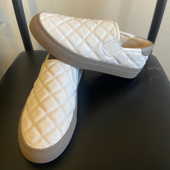 TORY BURCH white slip on shoes - Picture 2 of 7